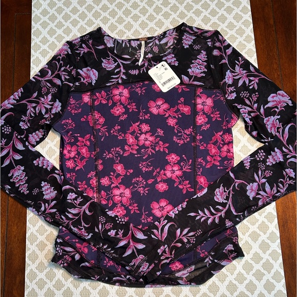 NWT🌷Free People sheer (partially) top - Picture 3 of 6